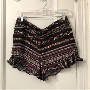 Loft Floral Ruffled Short size 6
